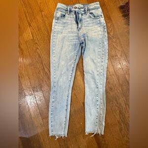 Abercrombie & Fitch Light Wash Cropped Jeans